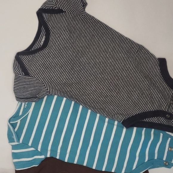 5/$30 GAP Reversible Cotton Hooded Striped Jacket + 2 CARTERS Onesie Bod… - Picture 2 of 6